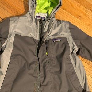 Patagonia joys 3 in 1 ski/snowboard jacket.